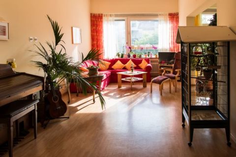 Palliativstation Klinikuim Freising, Wohnzimmer für Patienten und Angehörige