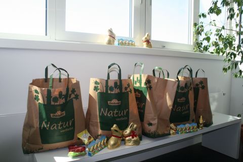 Osterspende Firma Dehner an das Klinikum Freising