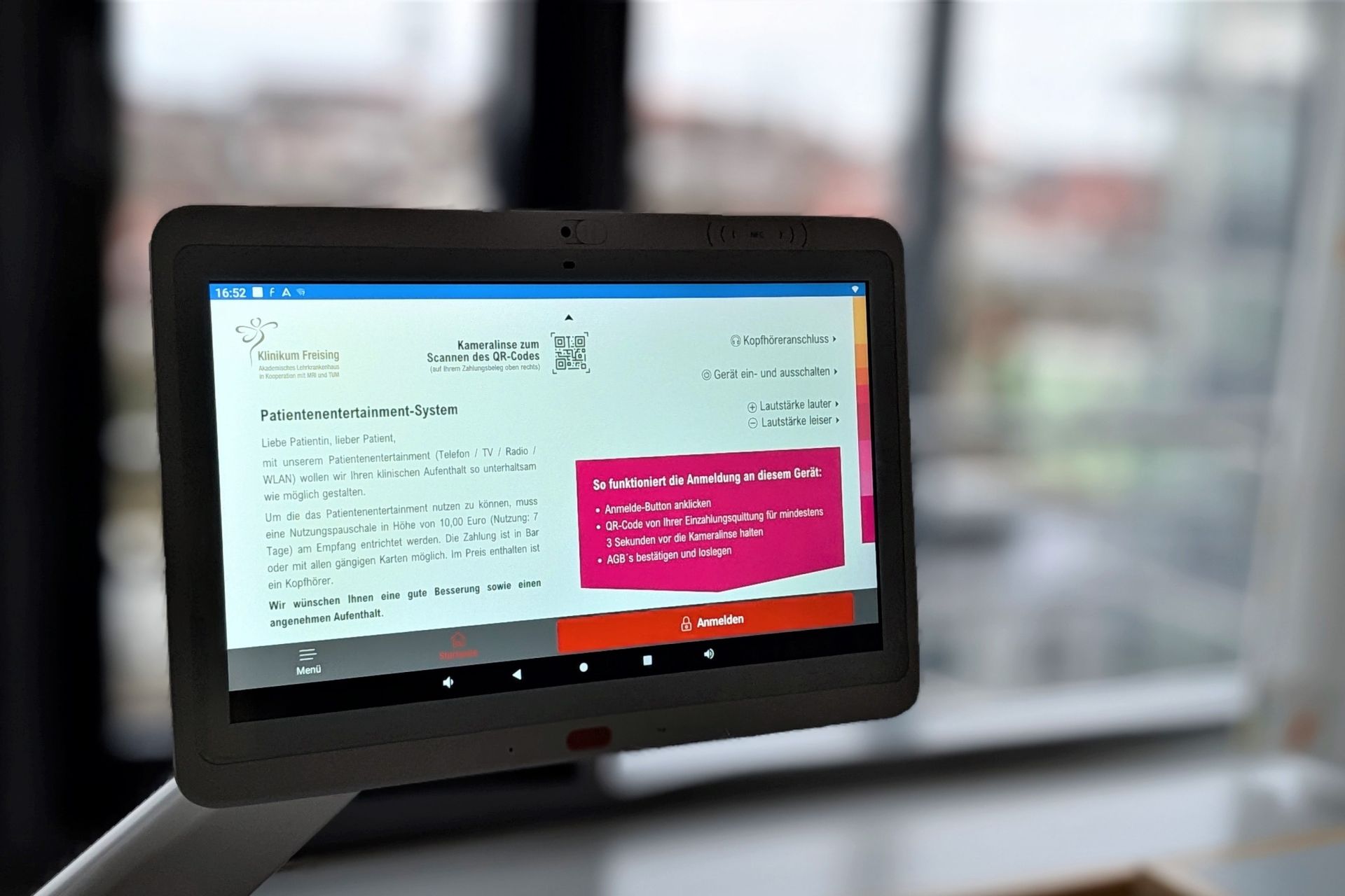 Multimedia-Tablet am Krankenbett