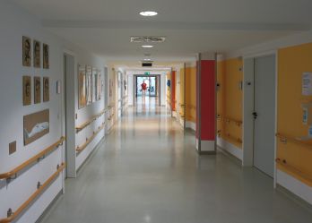 Große Abteilung mit moderner Ausstattung