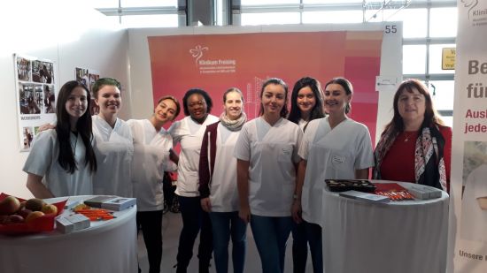 Berufsfit 2019 Schüler am Stand des Klinikums Freising